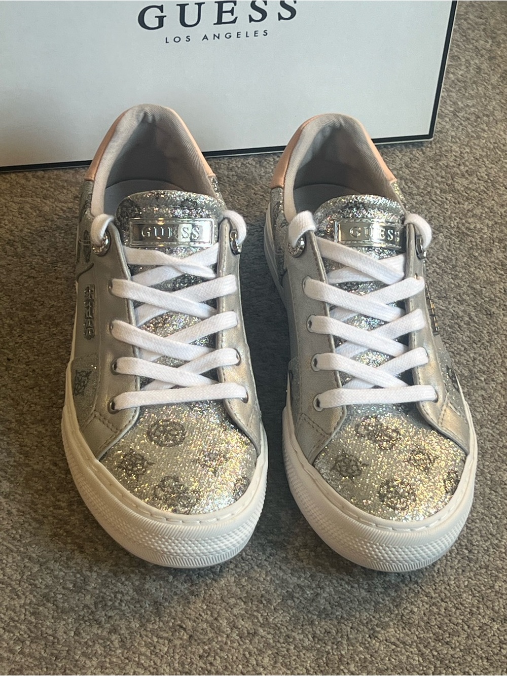 GUESS Silver Glitter Logo Low-Top Sneakers